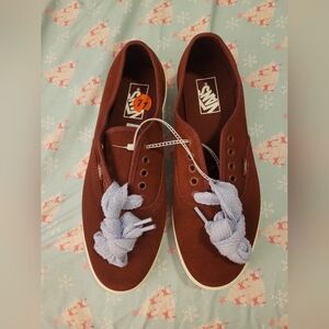 Vans Burgundy Sneakers With Chunky Blue Laces NWT Womens Size 11 Mens 9.5